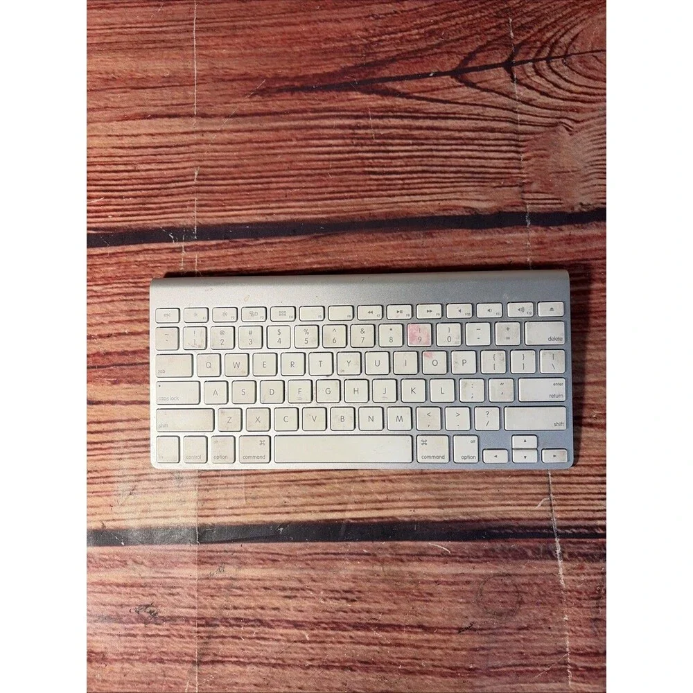 Apple Wireless Keyboard With Bluetooth Model A1314 Silver - Original Tested